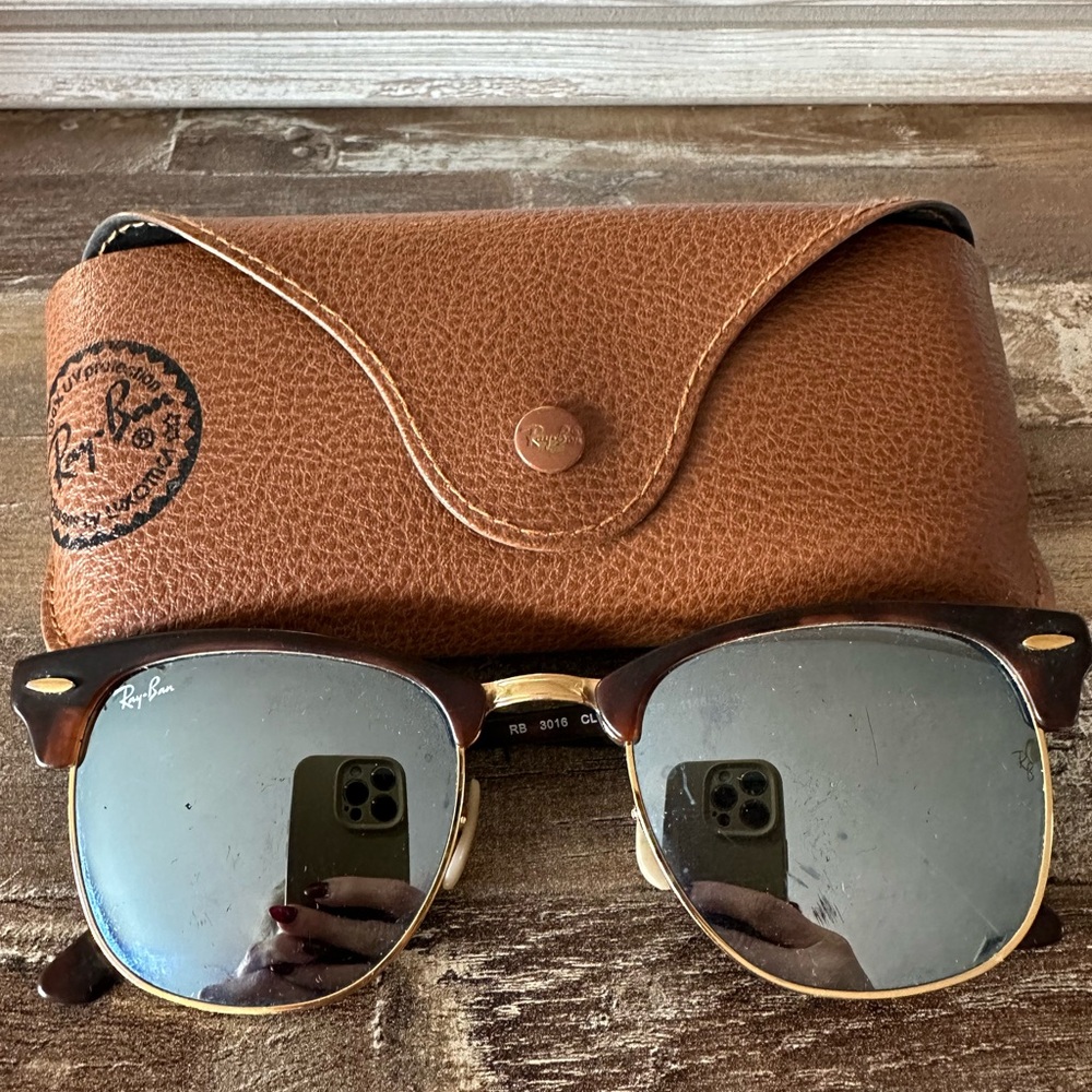 Women’s Clubmaster Ray-Ban Sunglasses with Case